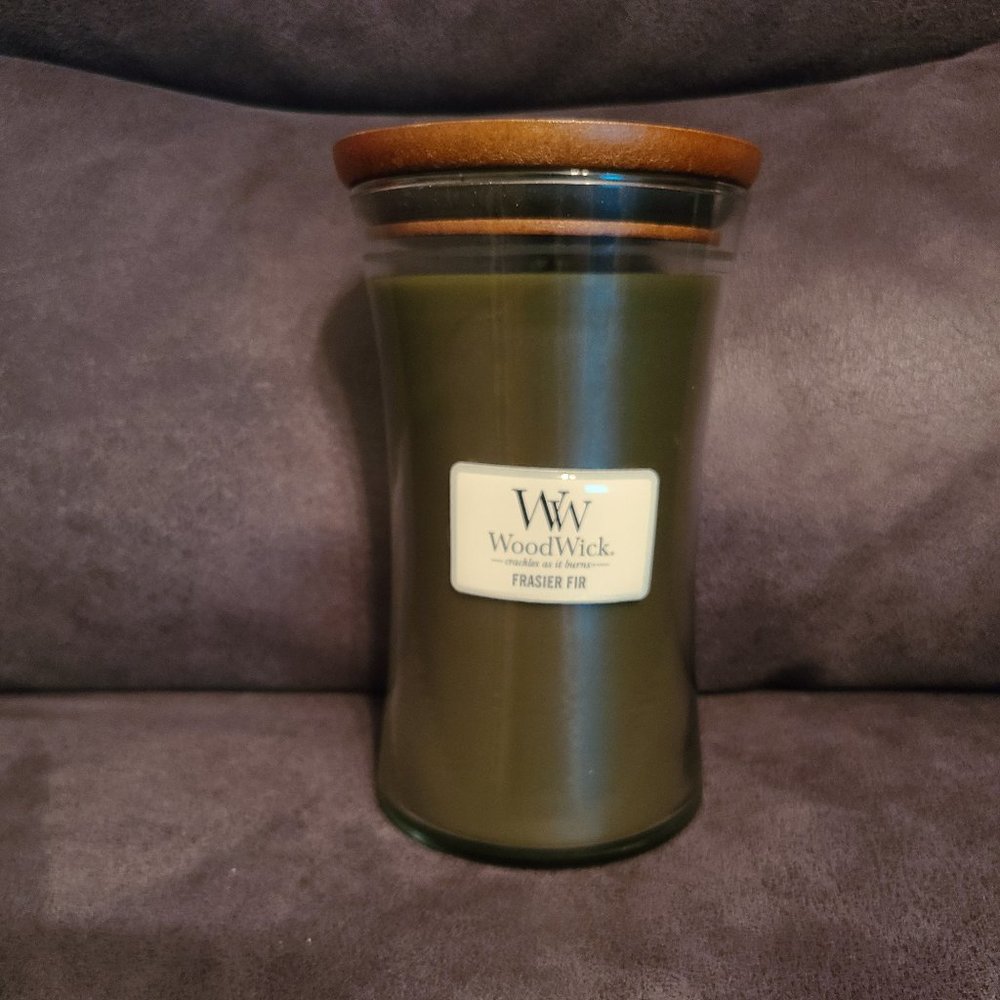 NEW UNUSED Woodwick Candle.  Fraiser Fir